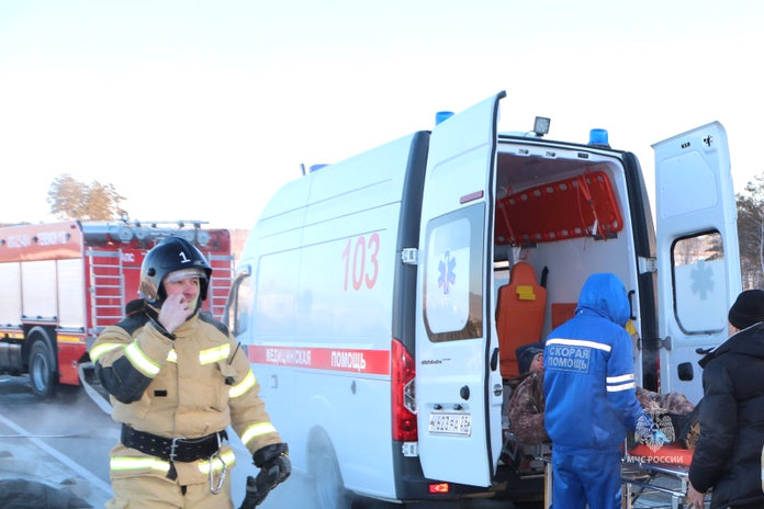 Пожарные деблокировали пострадавшего при столкновении двух грузовиков на трассе «Амур»