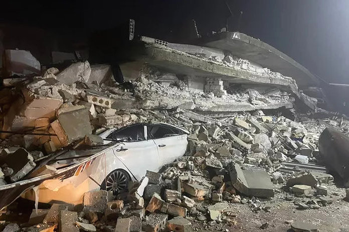 Число жертв землетрясения в Турции и Сирии продолжает расти