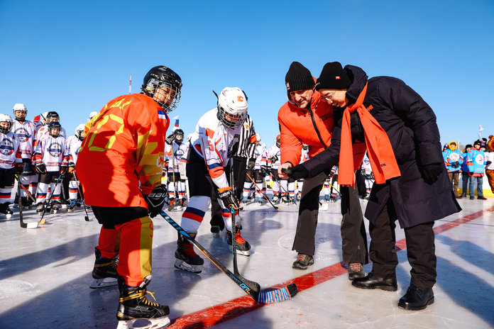 Губернатор Приамурья приветствовал участников международного спортивного фестиваля на русском и китайском языках