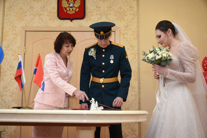 День защитника Отечества для свадьбы молодожёны из Свободного выбрали не случайно