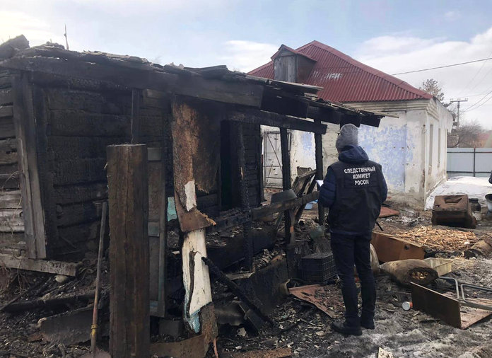 Следователи и прокуратура Белогорска выясняют обстоятельства гибели людей на пожаре