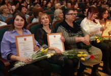 На праздничном концерте женщинам Свободного вручили награды