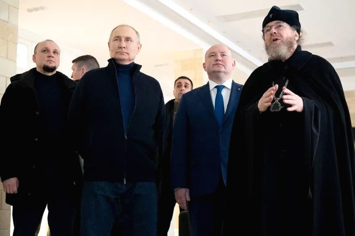 Президент Владимир Путин посетил Крым и Мариуполь