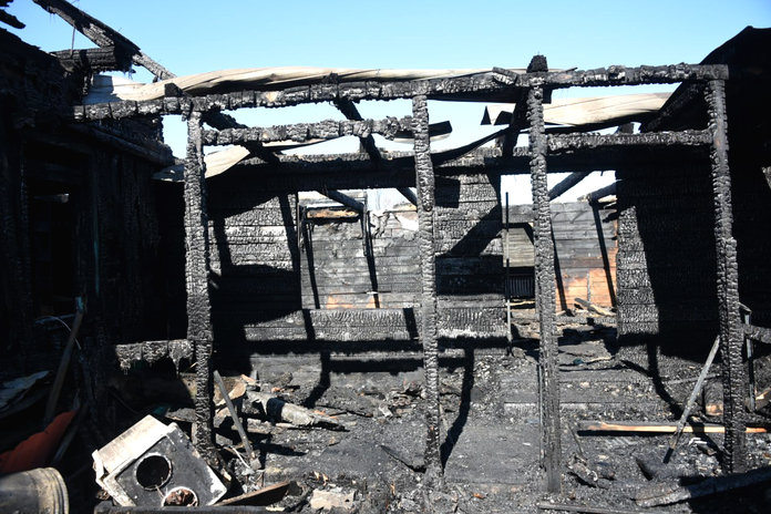 У многодетной семьи из Свободного полностью сгорел дом