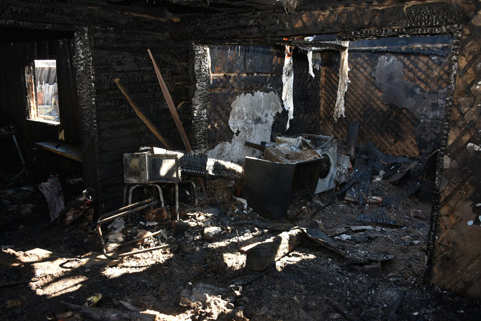 Огонь молниеносно уничтожил дом и всё имущество многодетной семьи из Свободного