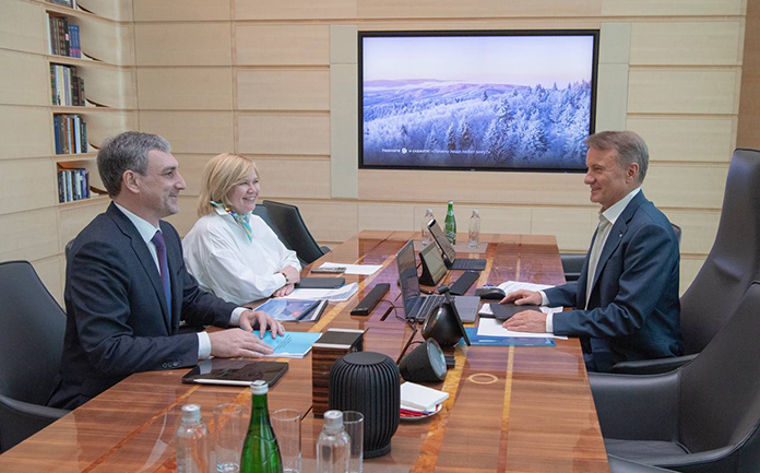 Губернатор Василий Орлов обсудил с руководителем «Сбербанка» Германом Грефом цифровизацию Приамурья