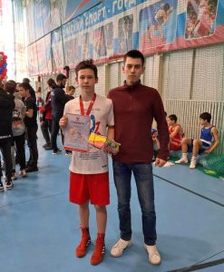 Юный боксёр свободненского клуба «Легенда» Алексей Бянкин завоевал серебро на первенстве ДФО