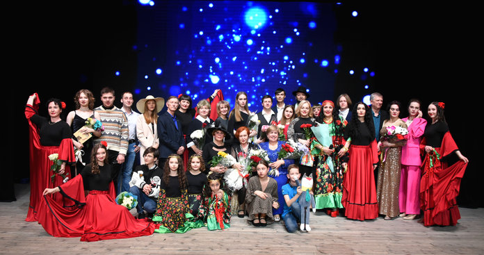 Безумный день «Семейки Барановых» пережили зрители вместе с артистами свободненского театра «Реверанс»