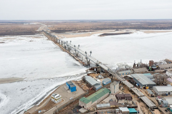 Губернатор Василий Орлов: «Строители готовят новый Зейский мост к асфальтированию»