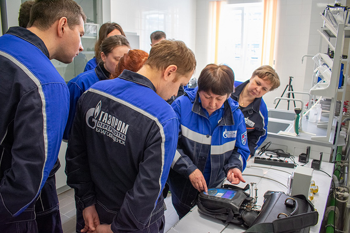 Преподаватели Казанского университета проходят стажировку на Амурском ГПЗ
