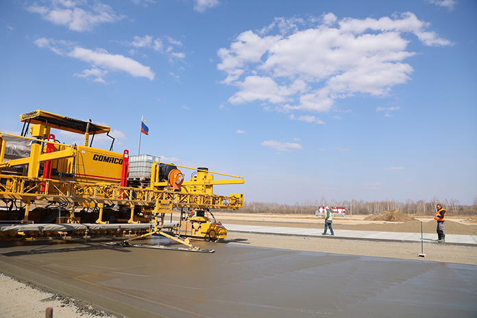 Строители приступили к бетонированию первого слоя новой взлётно-посадочной полосы в аэропорту Благовещенска