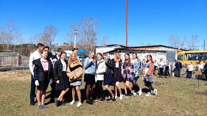Школьники амурского села Черновка приняли участие во всероссийской акции «Дерево победы»
