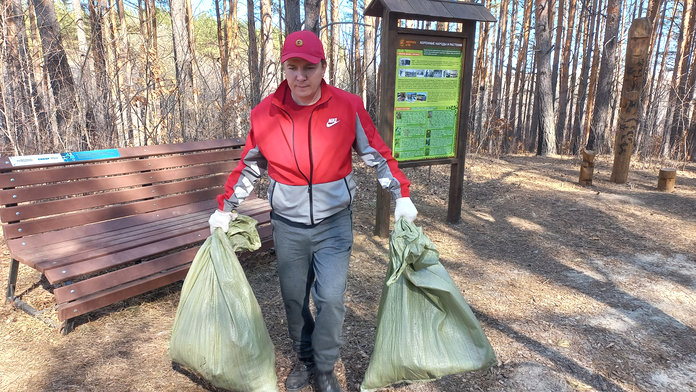 Свободненские члены партии «Коммунисты России» очистили экотропу