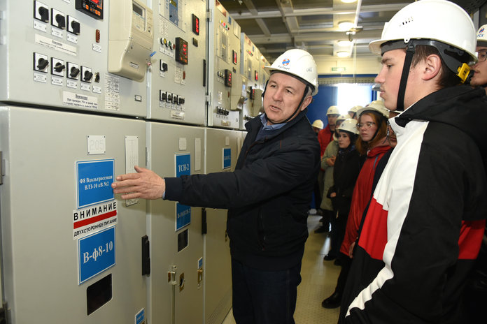 Будущим энергетикам из Свободного показали новейшее оборудование на подстанции «Зейская»