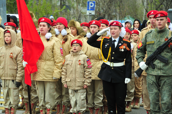 День Победы в Свободном начался с шествия воинов и будущих защитников Отечества
