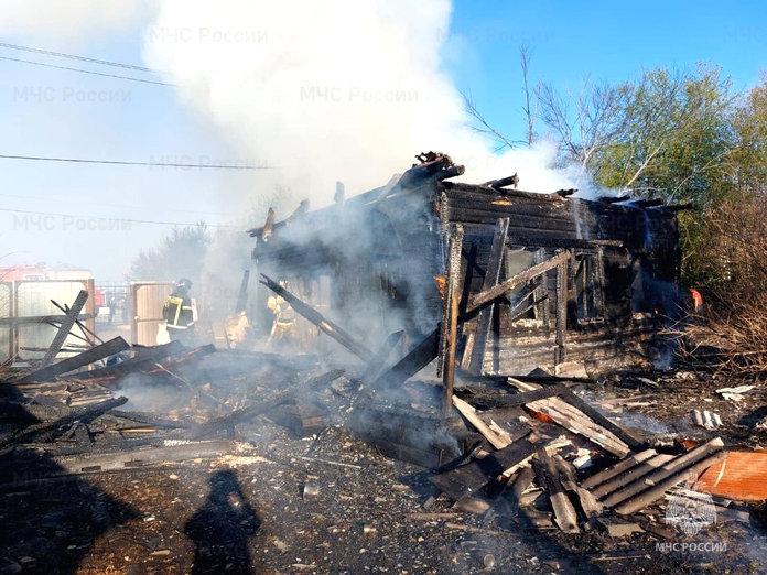 Два деревянных дома горели в Свободном 10 мая