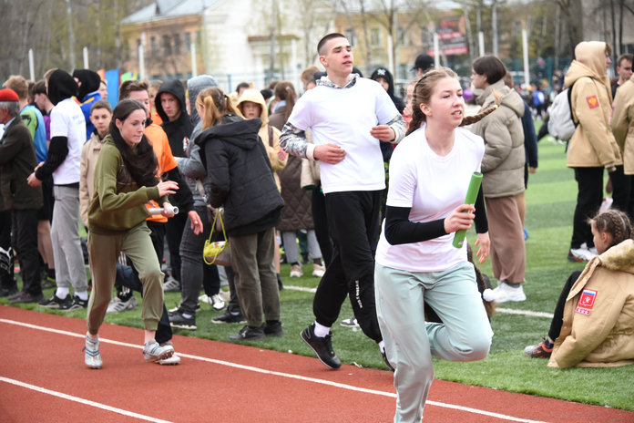 Участники майской эстафеты в Свободном рвались к победе под натиском ледяного ветра