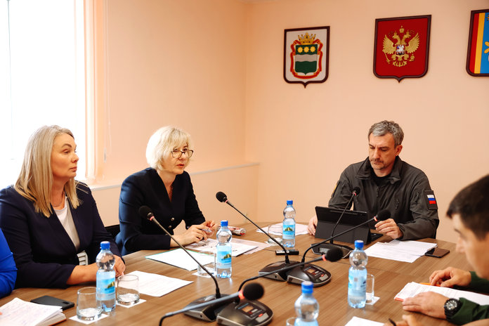 Губернатор Василий Орлов: «Кураторам нужно связываться с родными участников СВО минимум раз в неделю»