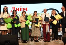 Медицинским работникам Свободного вручили награды и подарили концерт с оркестром