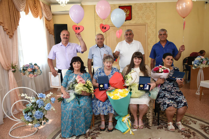 Известные в Свободном и районе супружеские пары наградили медалями «За любовь и верность»
