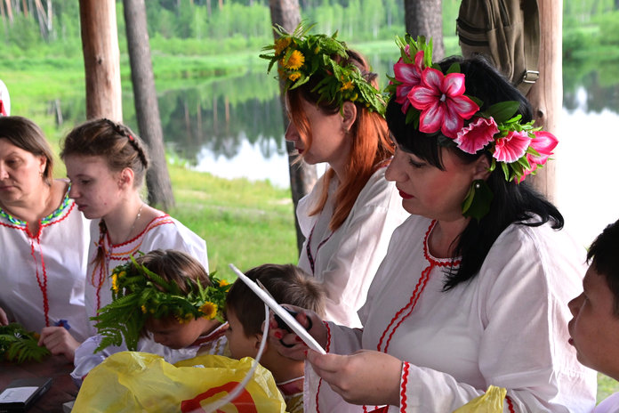 Таинственную ночь на Ивана Купала провели в лесу у озера свободненские дети с родителями