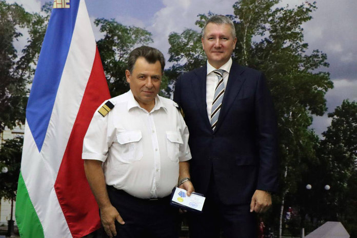 Медалями «100 лет гражданской авиации России» наградили ветеранов отрасли Приамурья