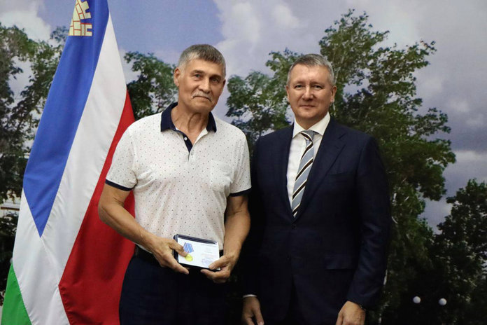 Медалями «100 лет гражданской авиации России» наградили ветеранов отрасли Приамурья