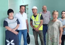 Ход ремонта школы в Свободненском районе оценил амурский депутат