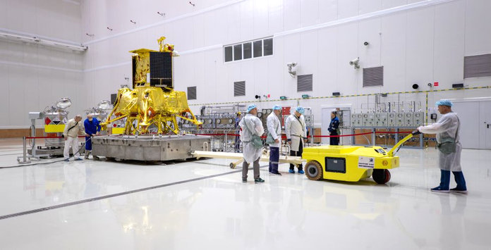 На космодроме Восточный заправили автоматическую станцию «Луна-25»