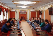 Губернатор Василий Орлов обсудил с секретарём комитета КПК Хэйхэ Ли Сивэнем перспективы сотрудничества