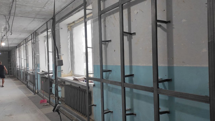 Масштабный ремонт в школе свободненского села Новгородка проводят впервые за 34 года