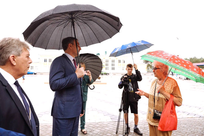 Губернатор Василий Орлов осмотрел благоустроенные в рамках нацпроекта площадки в Белогорске