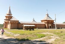 Точную копию построенного первыми русскими поселенцами Албазинского острога открыли в Приамурье