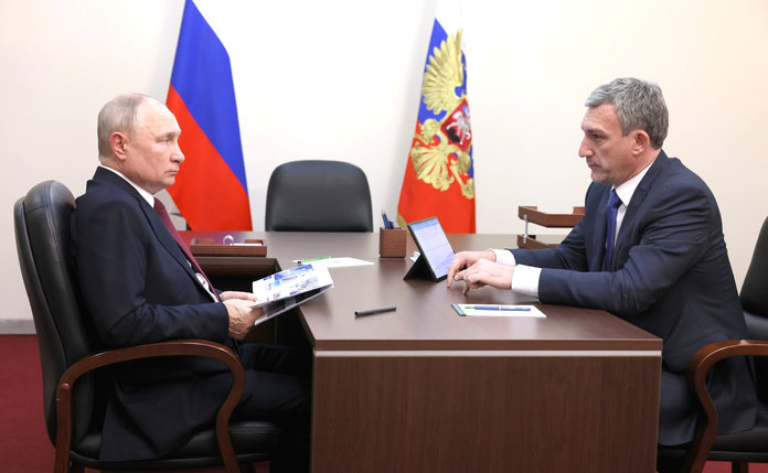 Владимир Путин провёл в Благовещенске рабочую встречу с губернатором Василием Орловым