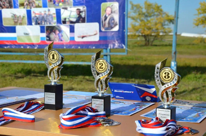 «Юнармейский десант» на амурском аэродроме определил победителей в парашютном многоборье