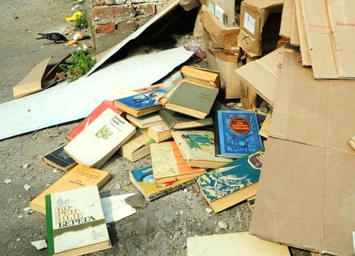 Свободненцев призвали подарить книгам вторую жизнь и не выбрасывать в мусорные контейнеры