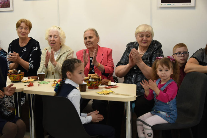 С Днём «элегантного» возраста гостей свободненского коворкинг-центра поздравили дети