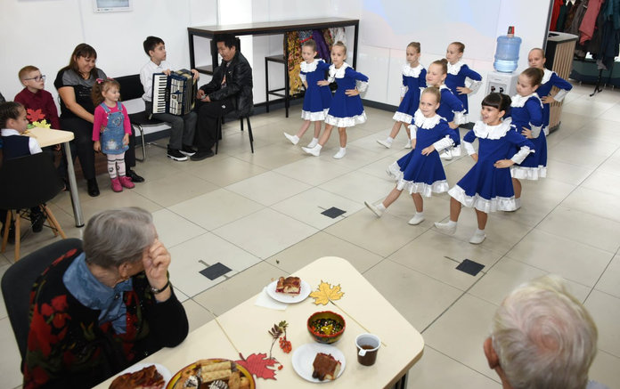 С Днём «элегантного» возраста гостей свободненского коворкинг-центра поздравили дети