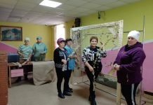 У волонтёров из свободненского села теперь есть станок для плетения маскировочных сетей
