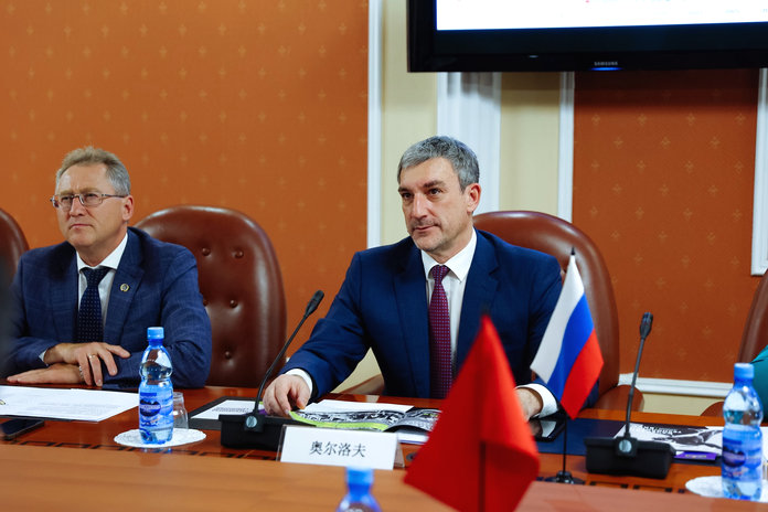 Губернатор Василий Орлов обсудил перспективы сотрудничества Приамурья с китайской корпорацией «Бэйдахуан Групп»