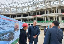Губернатор Василий Орлов осмотрел строительную площадку трансграничной канатной дороги в Хэйхэ