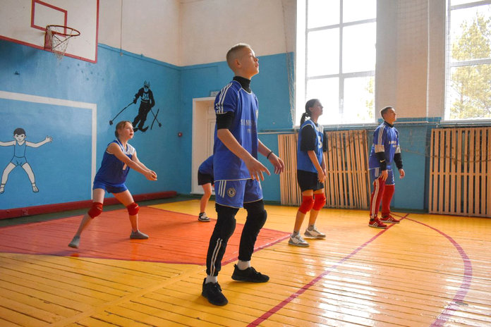 Газовики помогли обновить спортзал в сельской школе Свободненского района