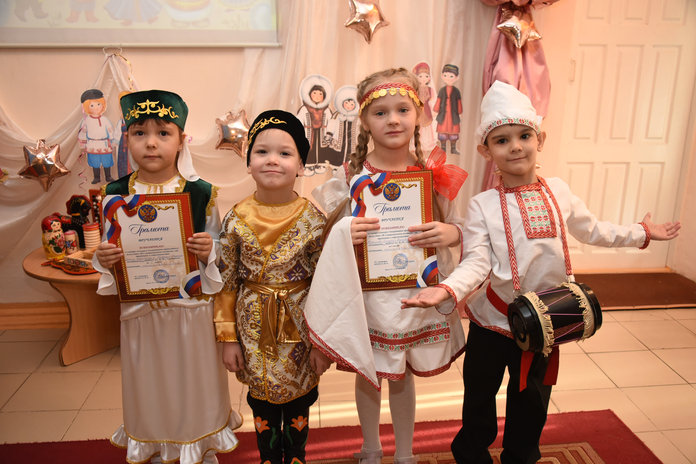 Свободненский детский сад провёл яркий конкурс «Я в национальном костюме»