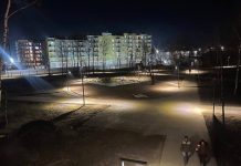 В городском парке Свободного завершается установка опор светильников