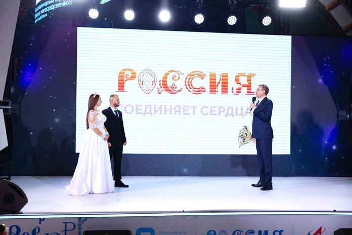 Губернатор Василий Орлов поздравил амурских молодожёнов с «космической свадьбой» на ВДНХ