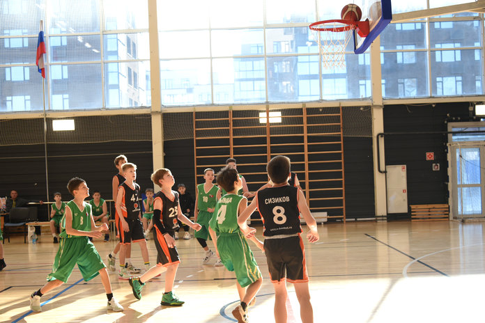 Этой осенью юные баскетболисты Свободного успешно выступили на городских и выездных соревнованиях