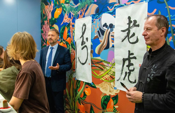 Амурский ГПЗ на ВДНХ: высокие технологии и мастер-класс по китайской каллиграфии