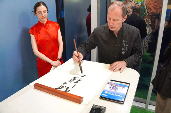 Амурский ГПЗ на ВДНХ: высокие технологии и мастер-класс по китайской каллиграфии