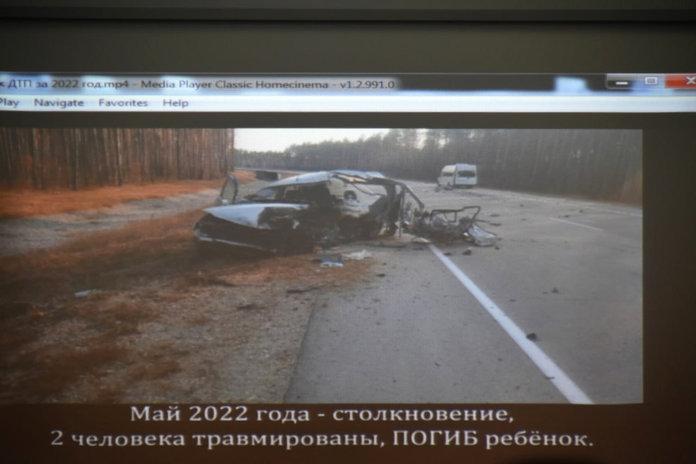 О трагедиях на дорогах курсантам Свободненской автошколы рассказали инспектор ГИБДД и байкеры