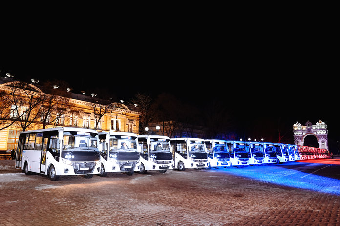 Владимир Путин принял участие в передаче 25 новых автобусов в районы Приамурья